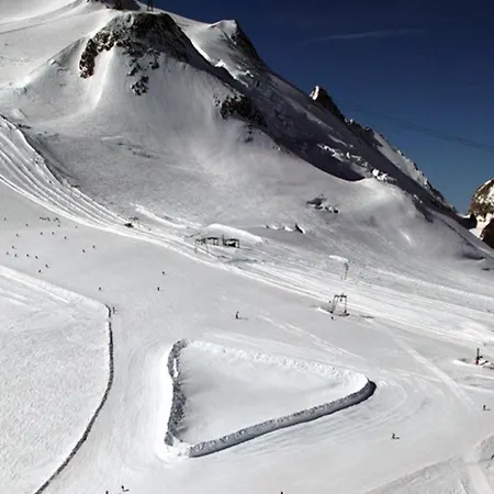 Pour 4 Avec Balcon A Tignes-le Lavachet - Fr-1-411-746
